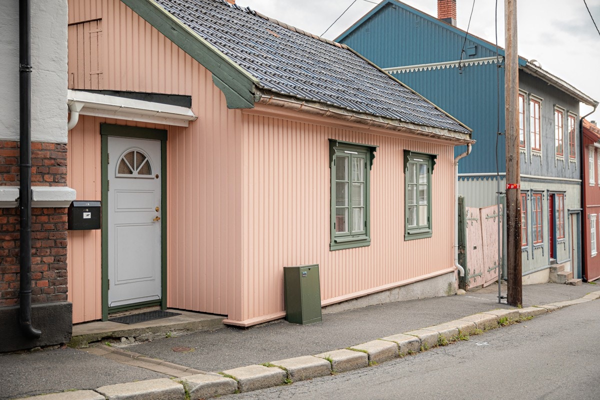 Normannsgaten 21B er et sjarmerende, rosa trehus fra slutten av 1800-tallet Galleribilde