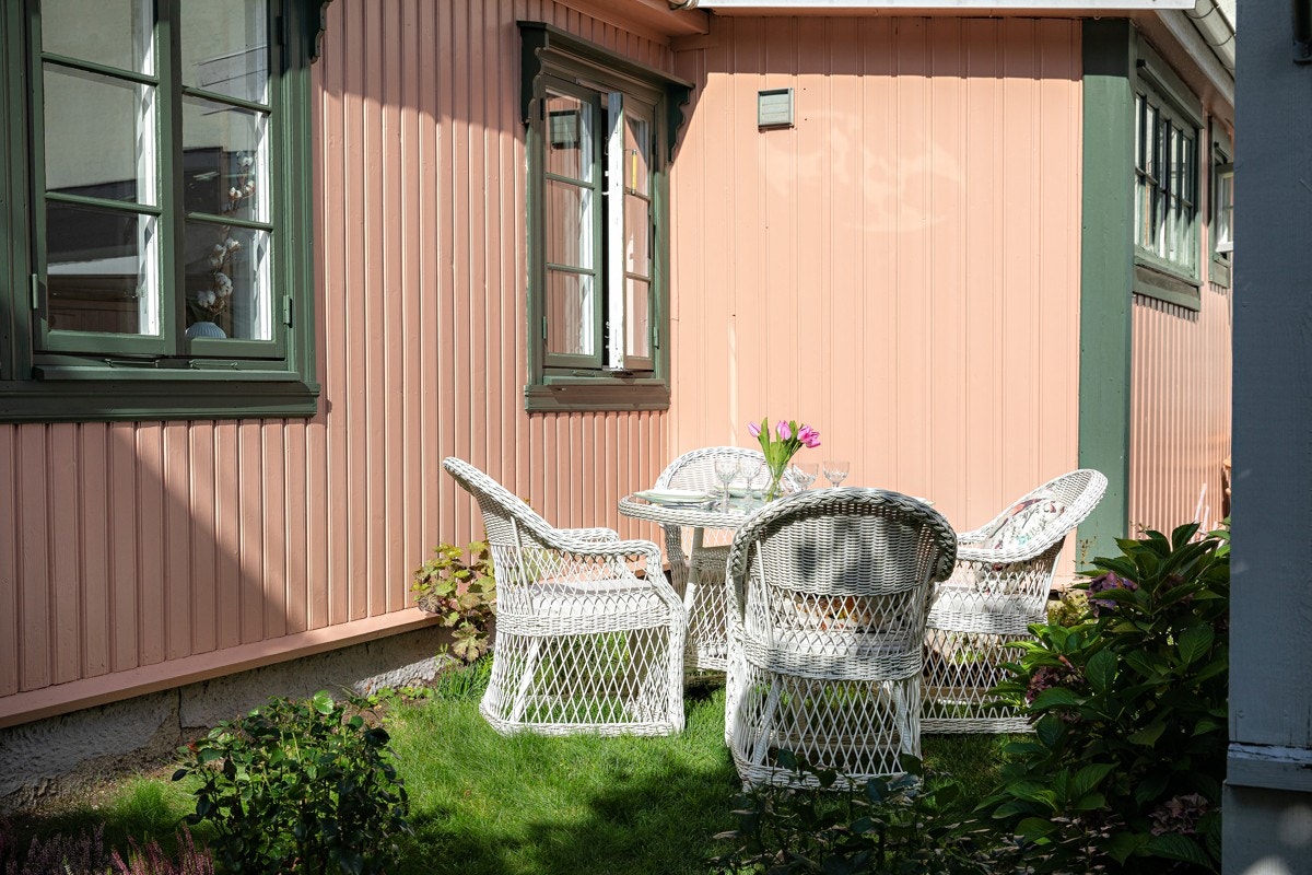 Fullstendig skjermet fra gaten har du din egen hageflekk. Galleribilde