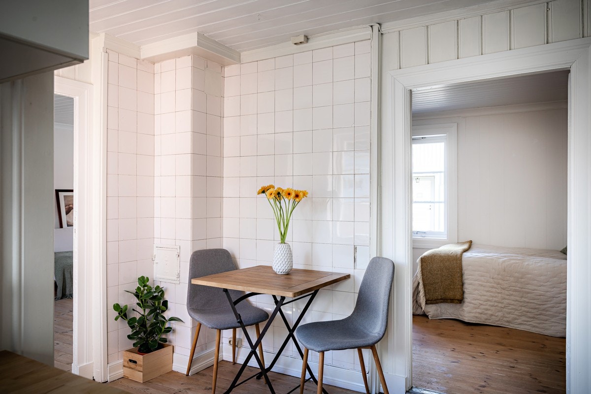 Hyggelig spiseplass på kjøkkenet. Galleribilde