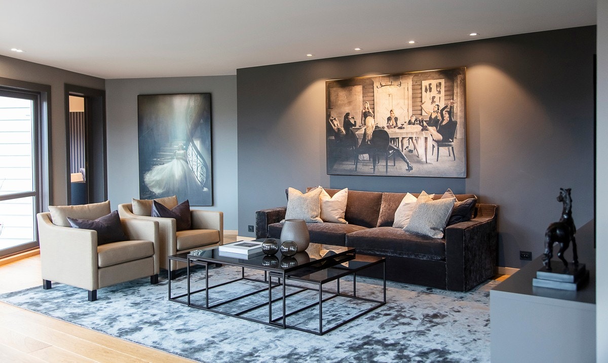 Stuen har god plass for sittegrupper og tilhørende møblement. Galleribilde