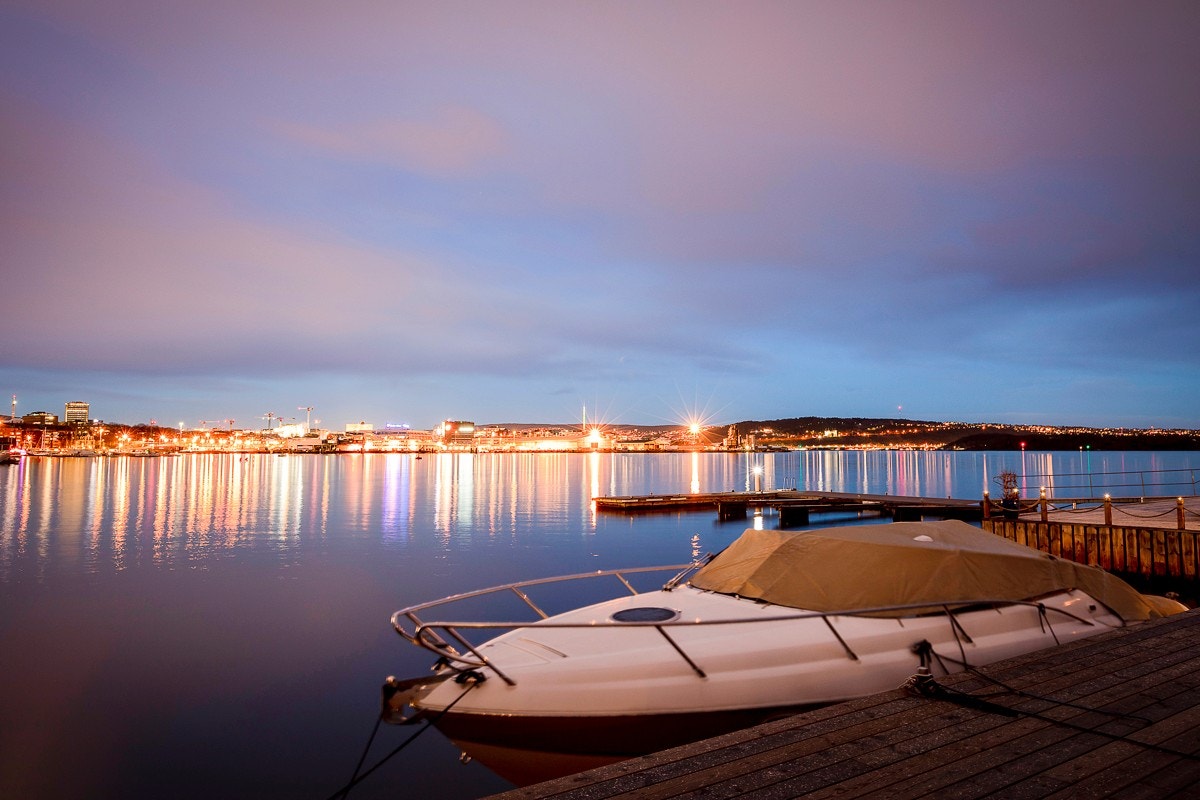 Eiendommen har et nyere kaianlegg med dypvannsbrygge og båtheis. Galleribilde