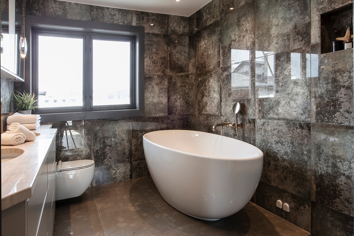 Det tredje badet ligger i andre etasje, ble rehabilitert i 2019, og er av den påkostede sorten. Galleribilde