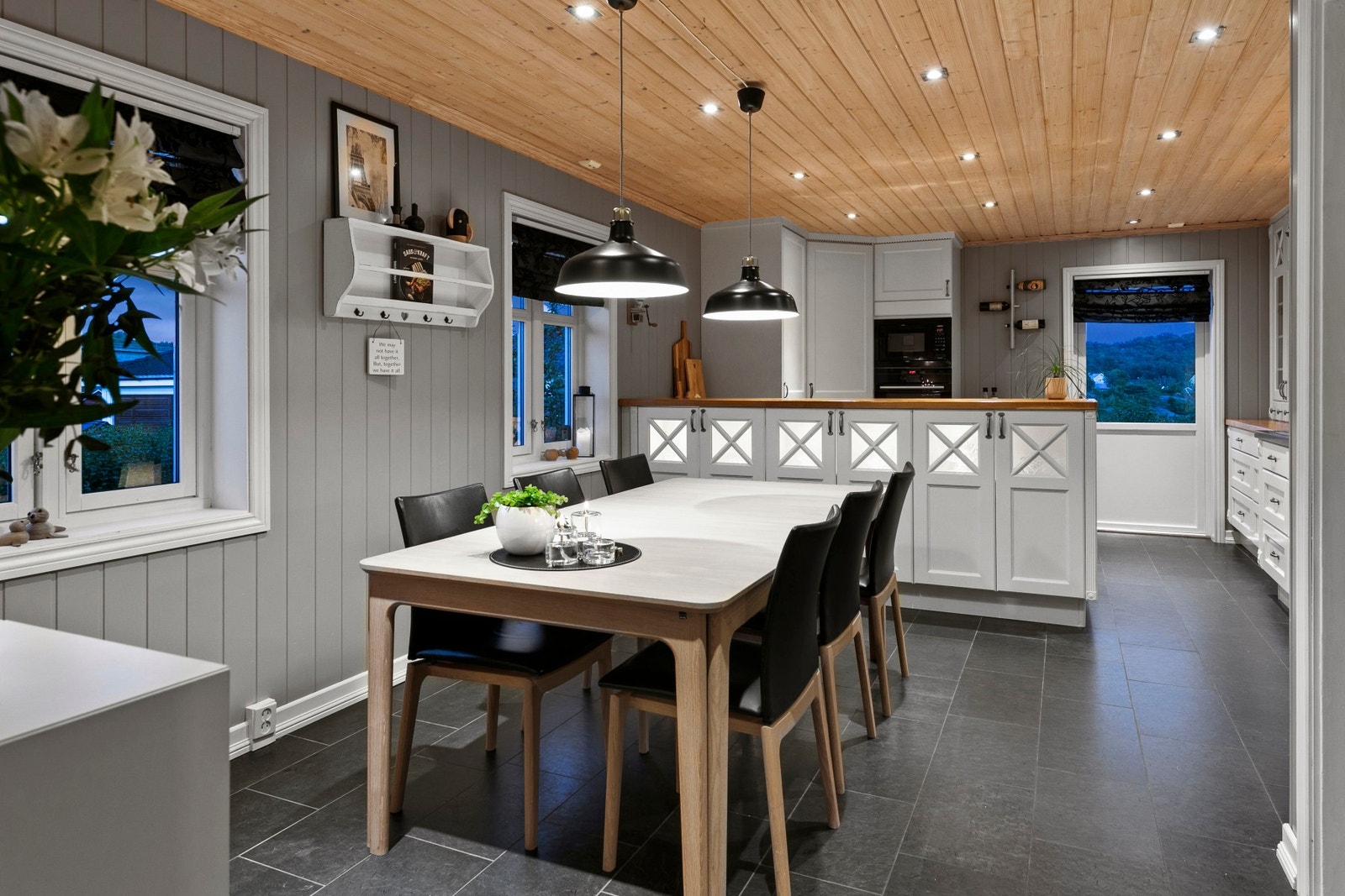 Her kan du invitere gode venner og familie til en hyggelig middag. Galleribilde