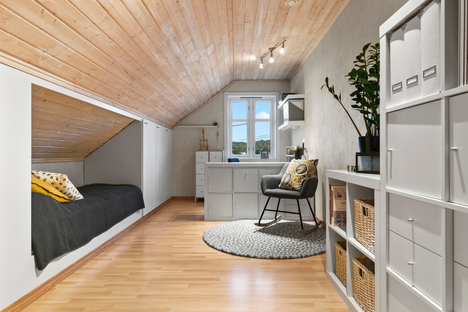 Soverom som utnytter plassen på en meget god måte. Galleribilde