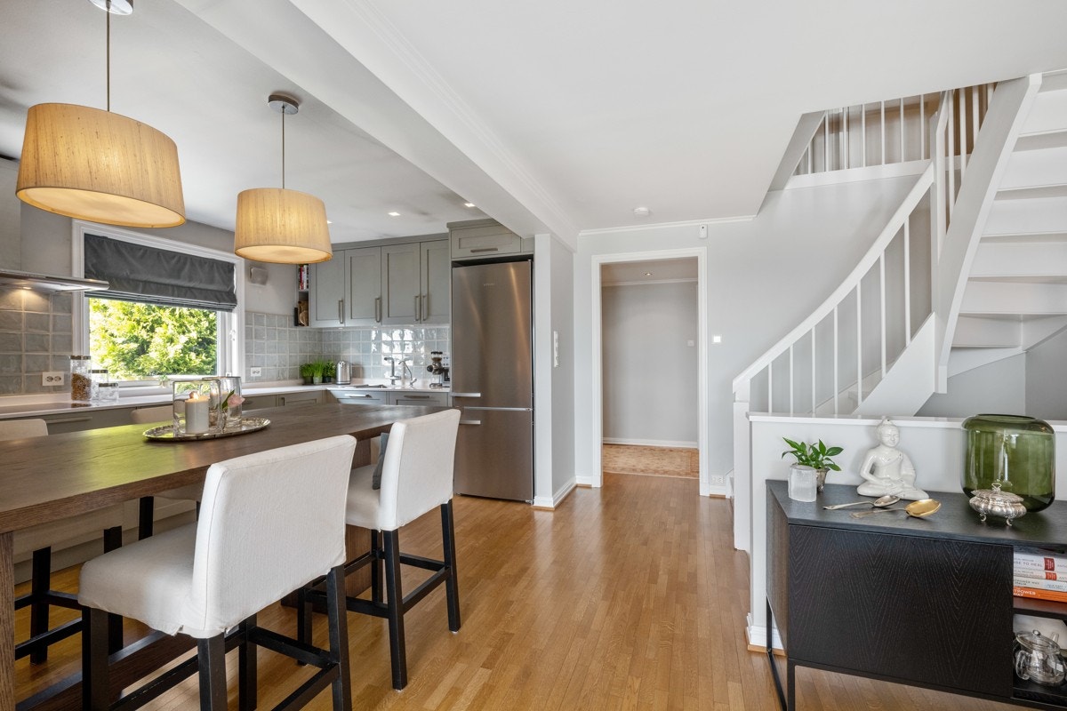 Velkommen inn mot kjøkkenet Galleribilde