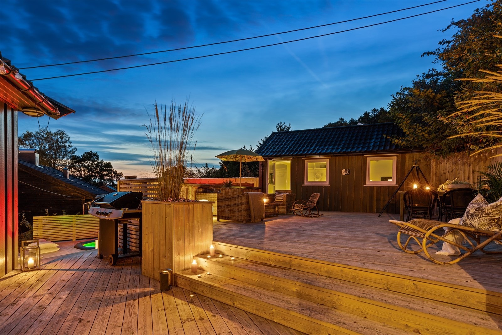 Hele uteområdet har belysning og kler mørket utrolig bra. Galleribilde