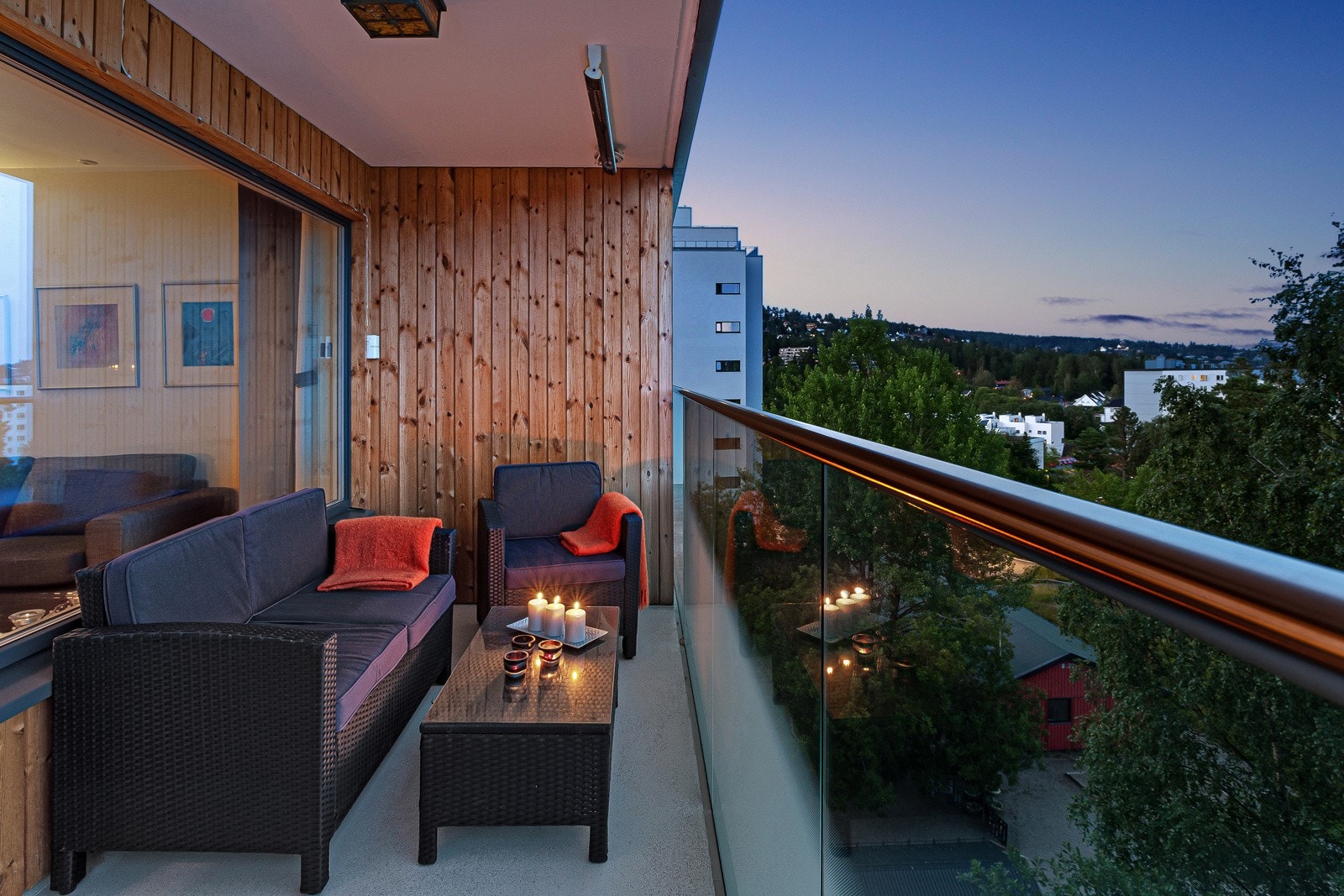 Balkongen ligger sydøstvendt med flott utsikt Galleribilde