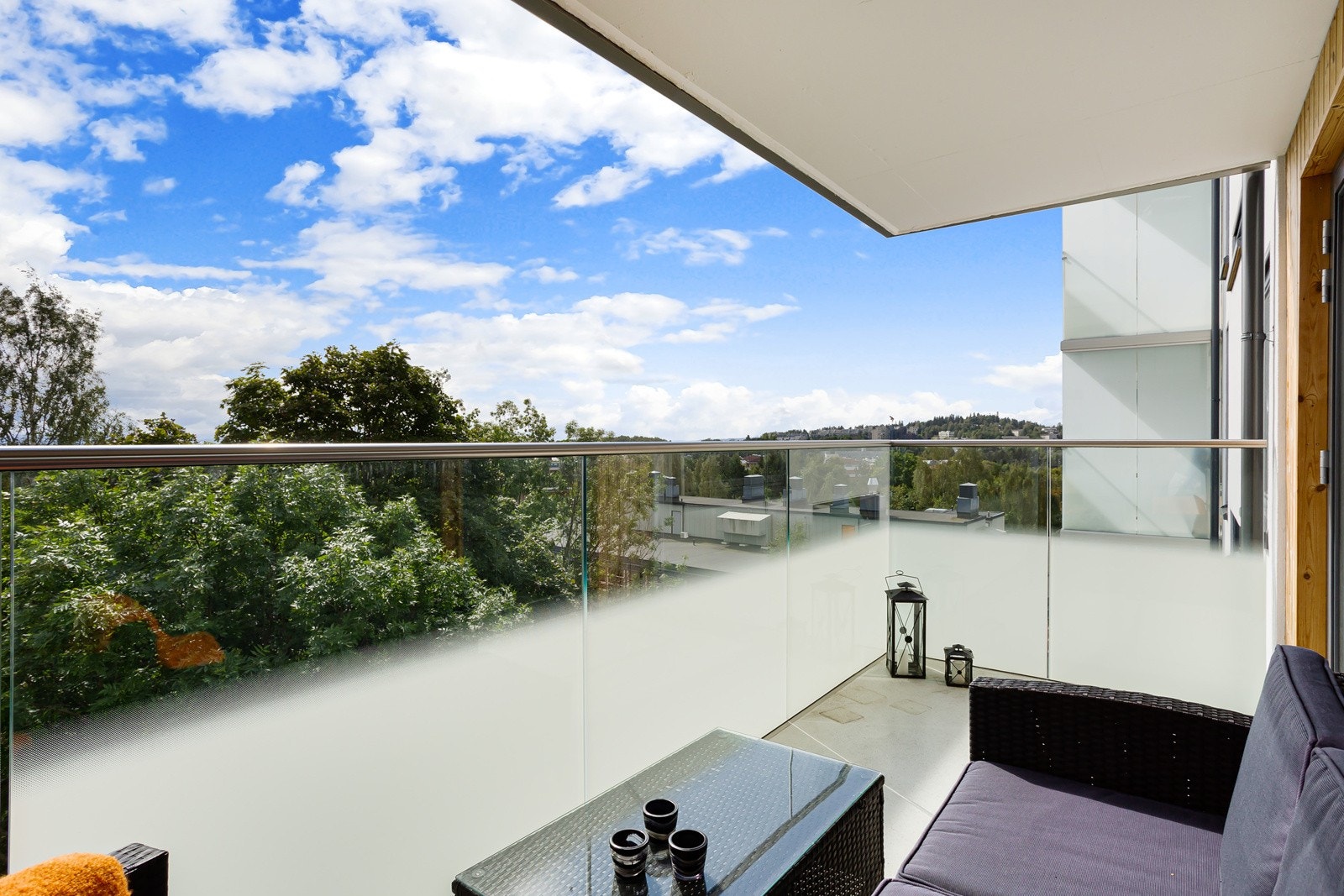 I nærområdet er det gode muligheter for offentlig kommunikasjon via buss, T-bane og flybuss Galleribilde