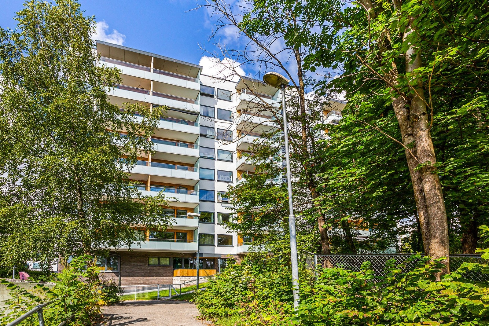 Fasadene i borettslaget er nylig pusset opp/rehabilitert i 2019/2020 Galleribilde