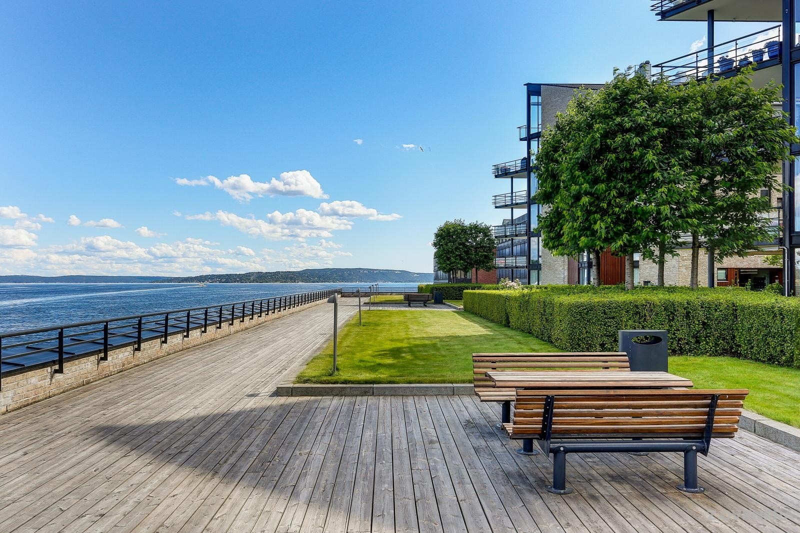 Langs Lysakerelven er det fine gangveier som fører ned til Lysaker brygge med utsyn over Oslofjorden. Galleribilde