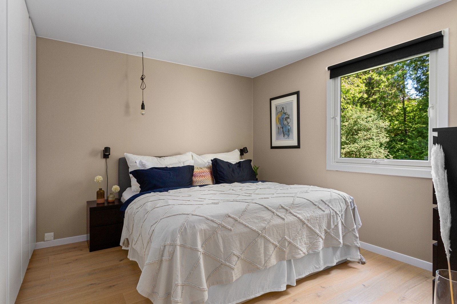 Leiligheten har tre soverom praktisk plassert uten tilstøtende vegger. Galleribilde