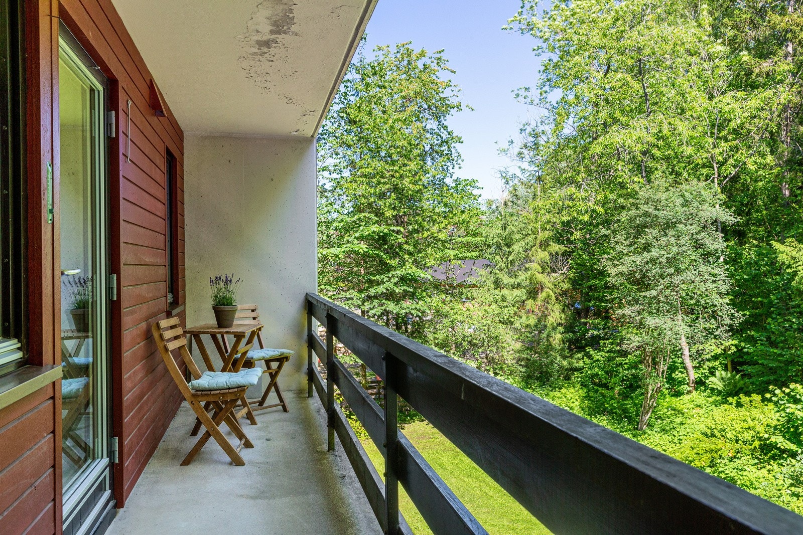 Her kan du nyte dagens første kaffekopp i solen på fine dager. Galleribilde