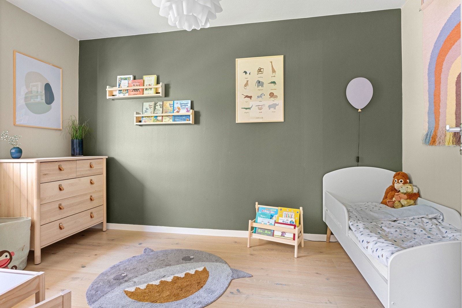 Soverommene har god plass for senger, skap og/eller annet møblement. Galleribilde