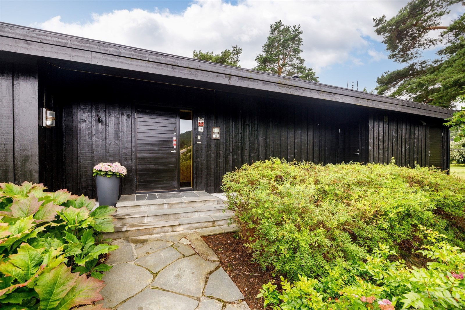 Fasade sett fra Hammersborgveien. Galleribilde