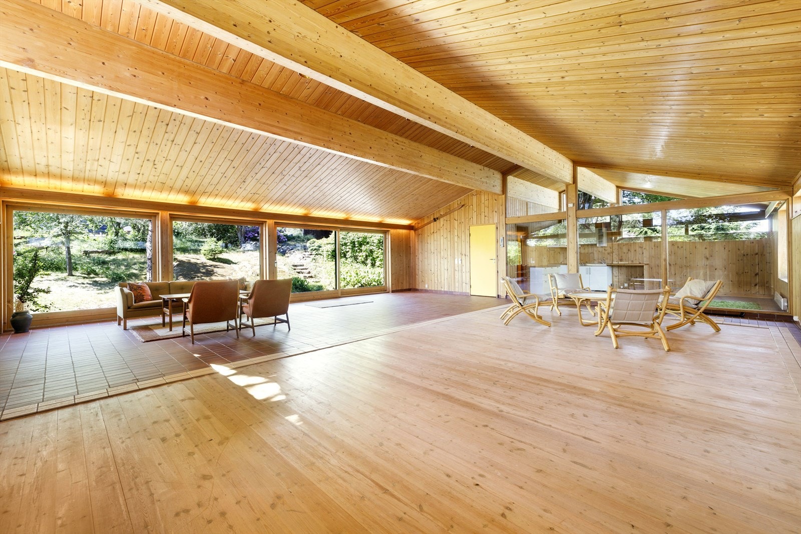 Nå har vi beveget oss inn i "badehuset". Under gulvet er det svømmebasseng. Galleribilde