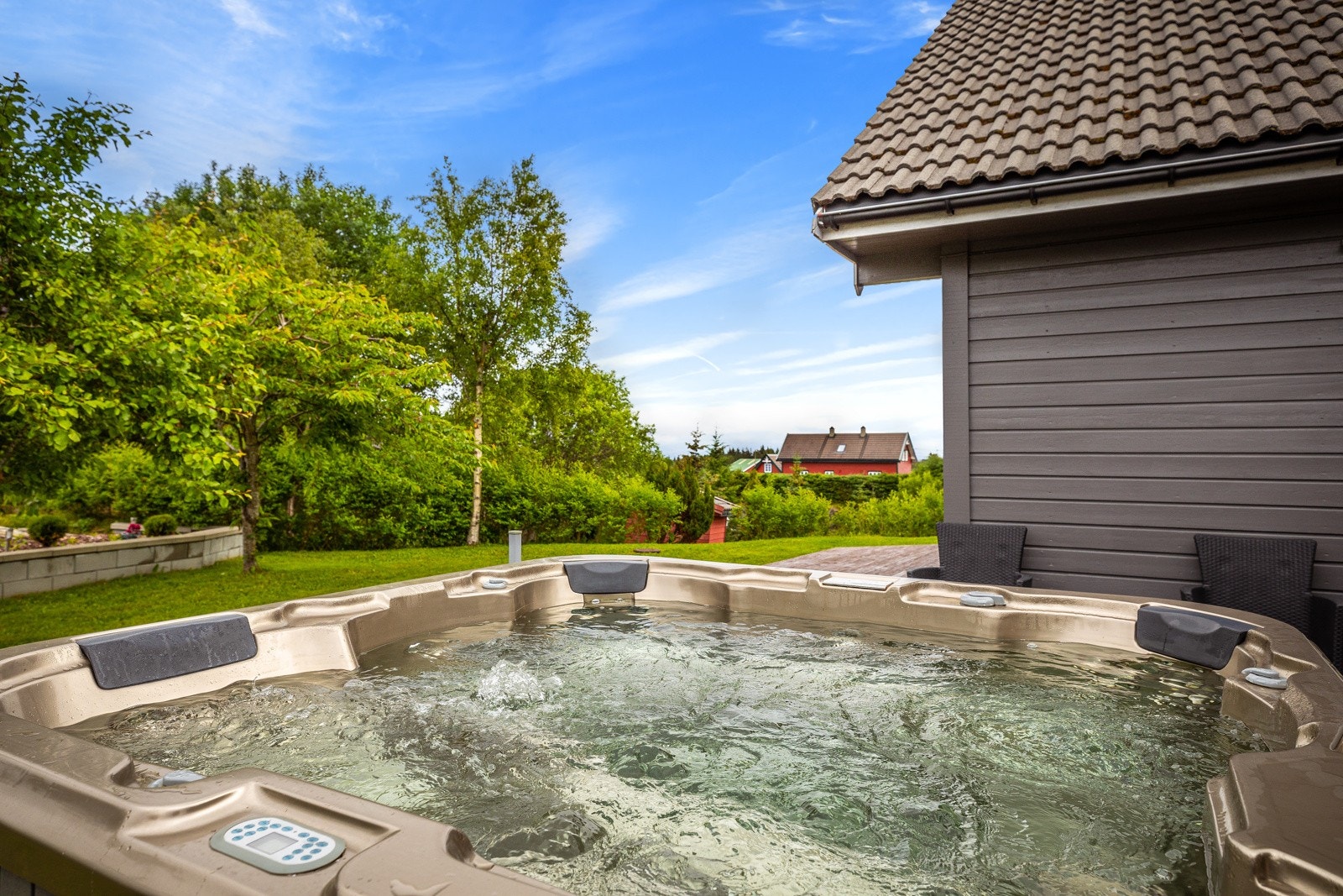 Jacuzzi medfølger i handelen. Galleribilde