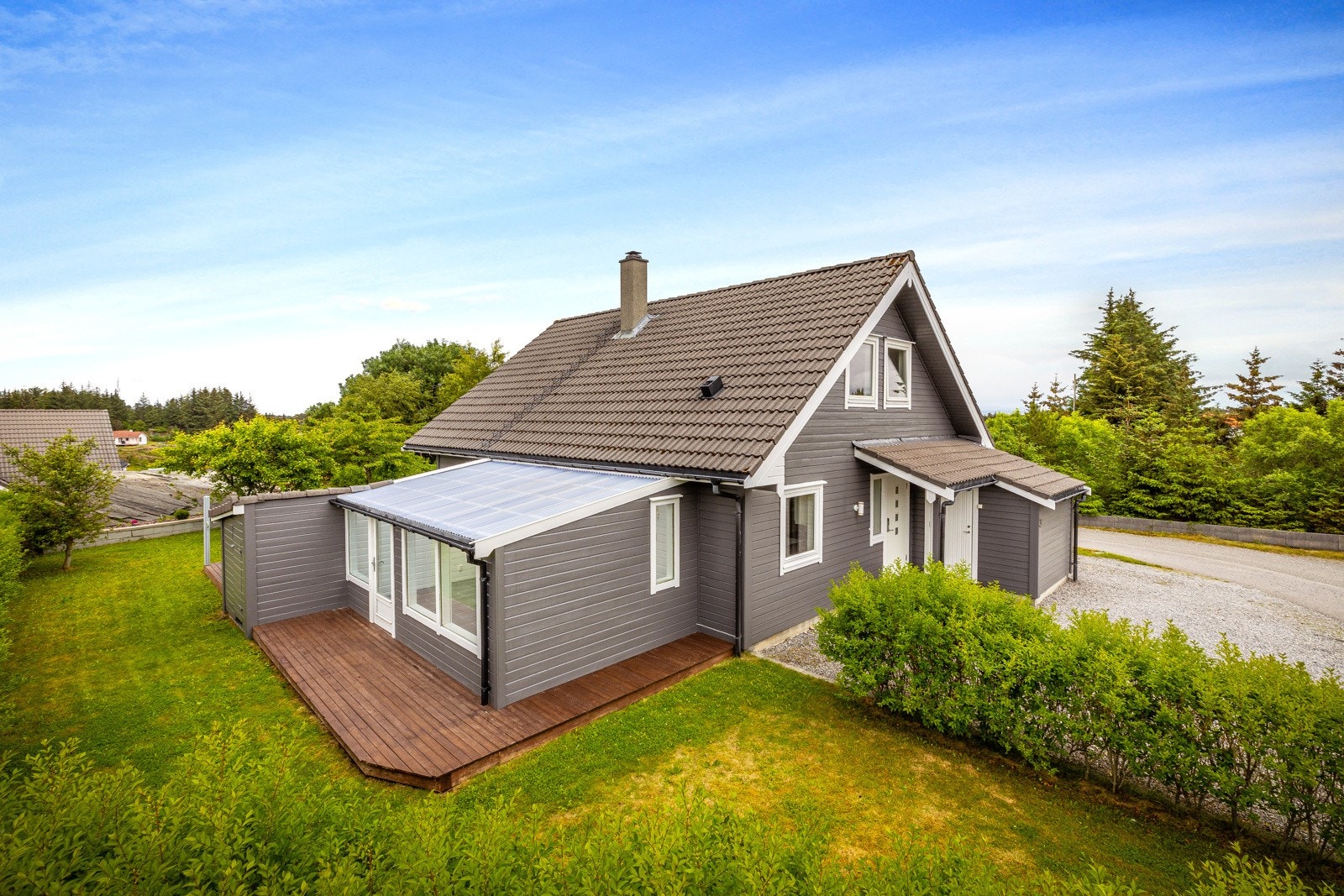 Boligen har en meget god beliggenhet på Vik ca. 9 km fra Ågotnes. Galleribilde