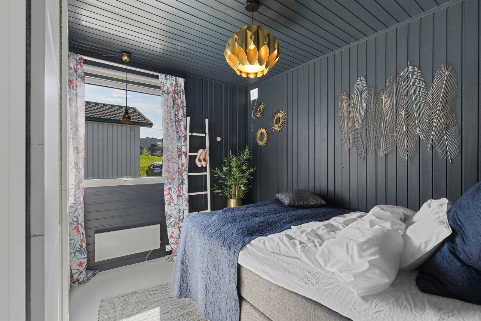 Soverom på 9 kvm. Rommet passer ypperlig til blant annet barnerom, gjesterom eller kontorplass. Galleribilde