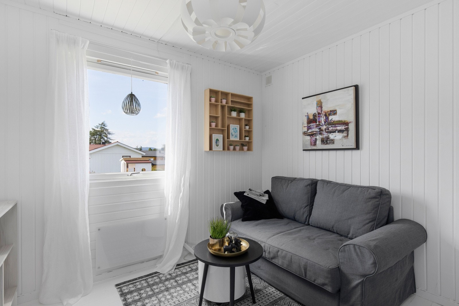 Soverom på 8 kvm. Rommet passer ypperlig til blant annet barnerom, gjesterom eller kontorplass. Galleribilde