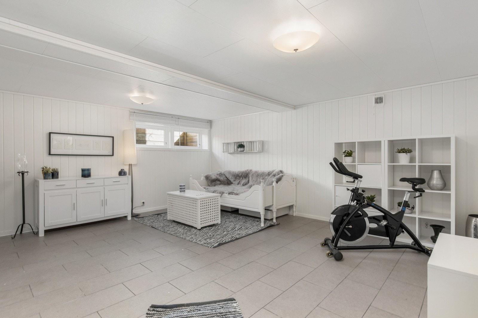 Kjellerstua er på hele 30 kvm. Her er det også god med bodplass. Galleribilde