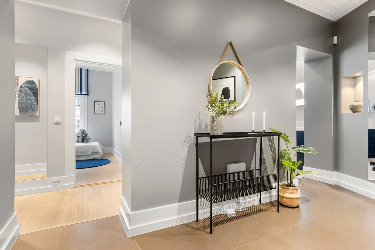 Flott entrè med meget god garderobeplass Galleribilde