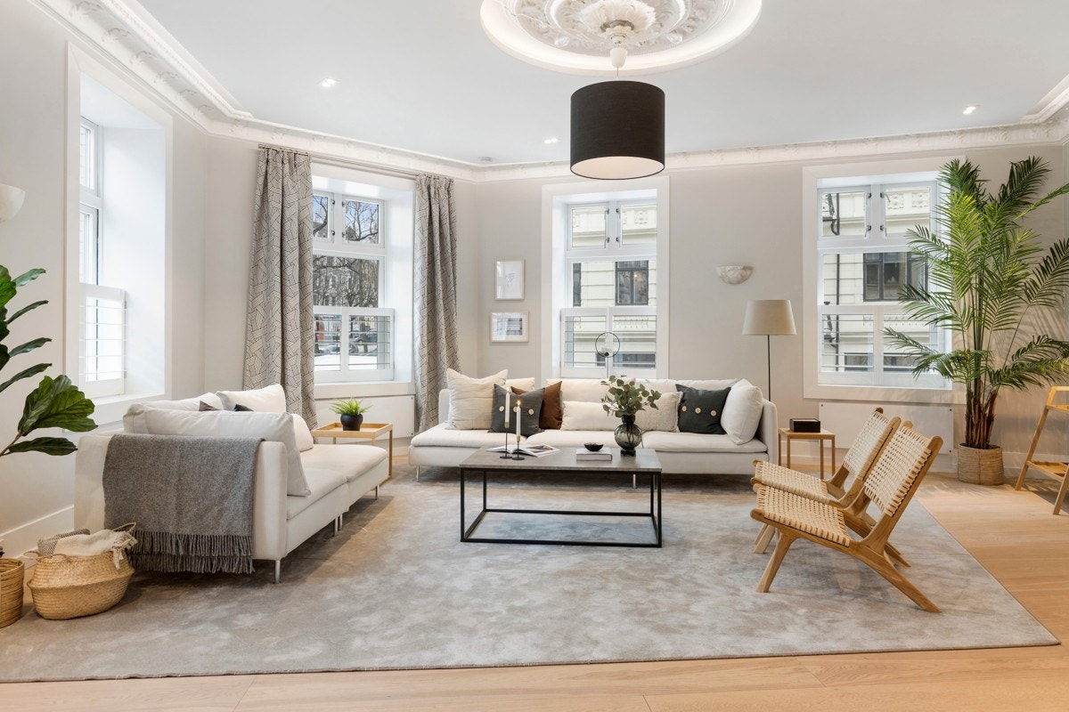 Store gode rom med godt naturlig lysinnslipp Galleribilde