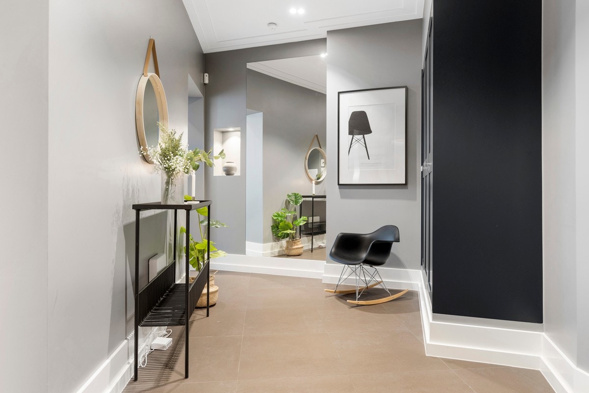 Flott entrè med meget god garderobeplass Galleribilde