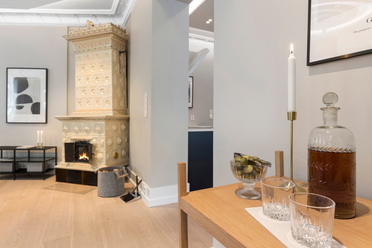 Flott svenskeovn i stuen Galleribilde