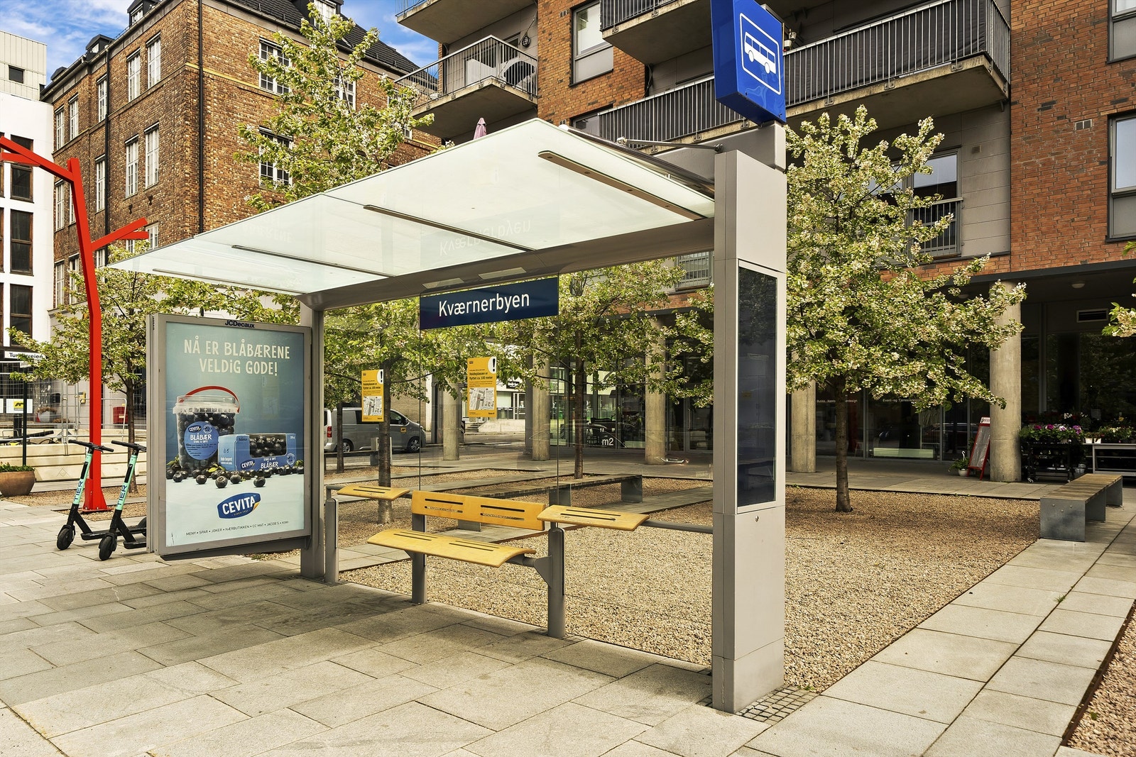 Busstopp og kort vei til sentrumskjernen. Galleribilde