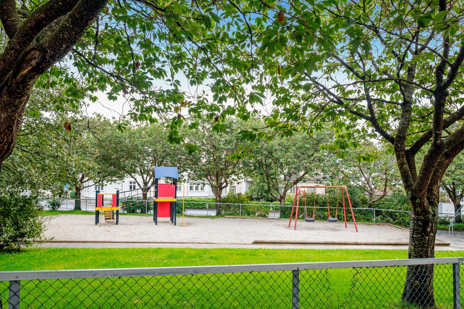 Lekeområde og park som nærmeste nabo. Galleribilde