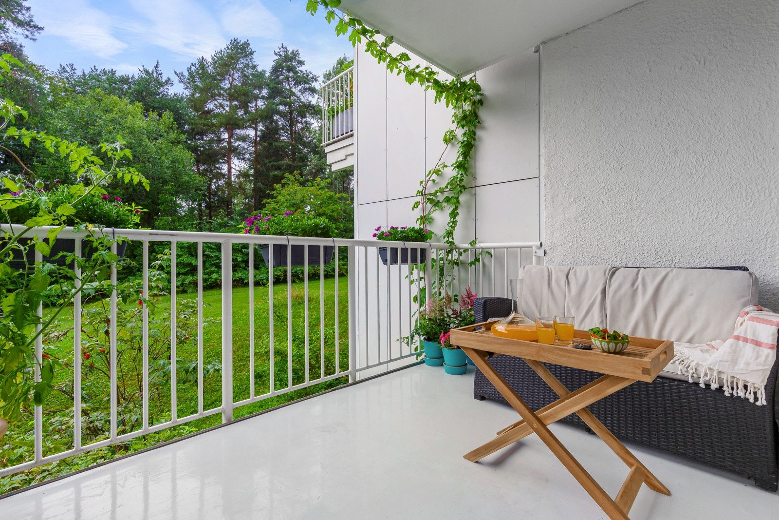 Stig ut på solrik, vestvendt balkong på ca. 7 kvm. Galleribilde