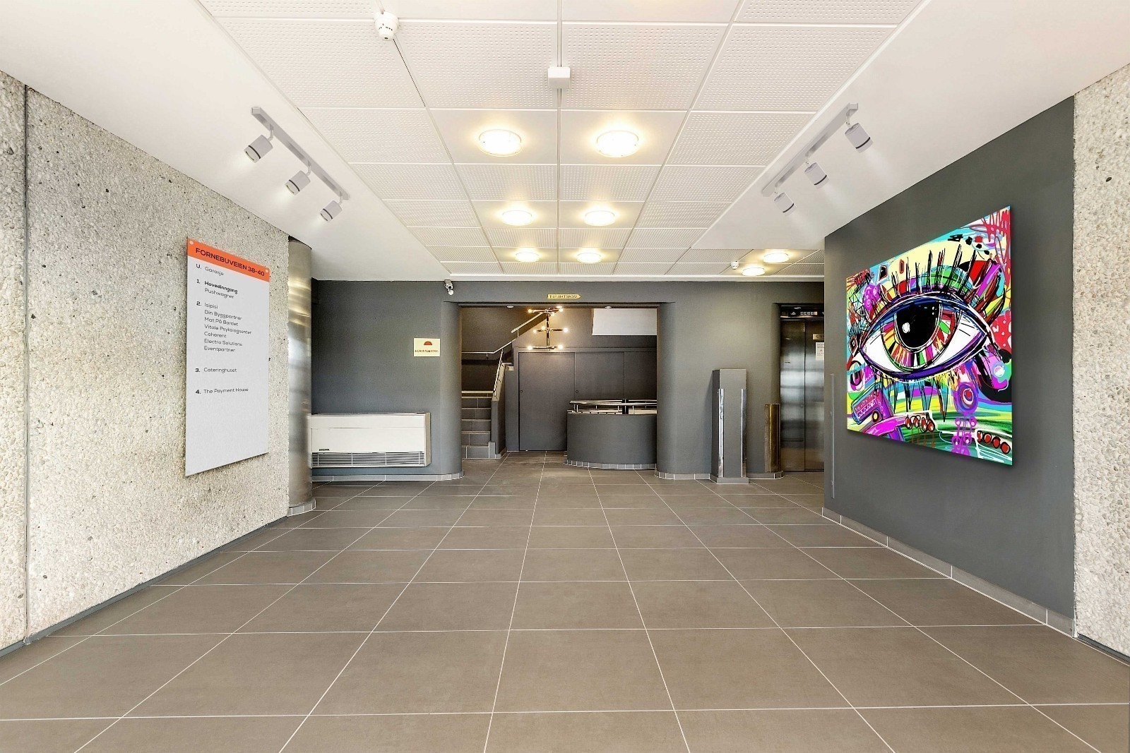 Inngangsparti. Det er to inngangsparti med en heis i hver oppgang. Galleribilde