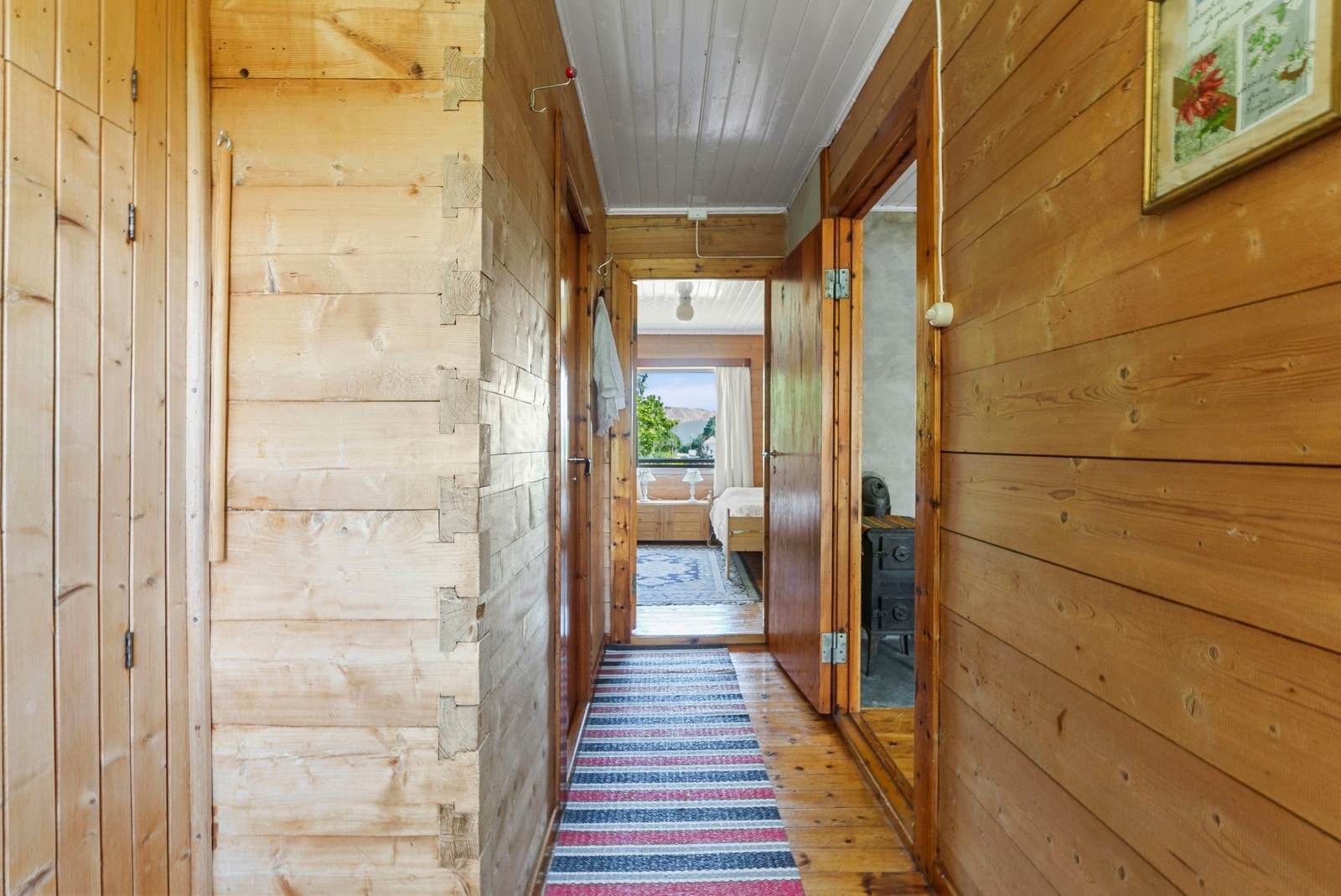 Dette er gangen i 2. etasjen. Denne etasjen består av 3 soverom og en bod. Galleribilde