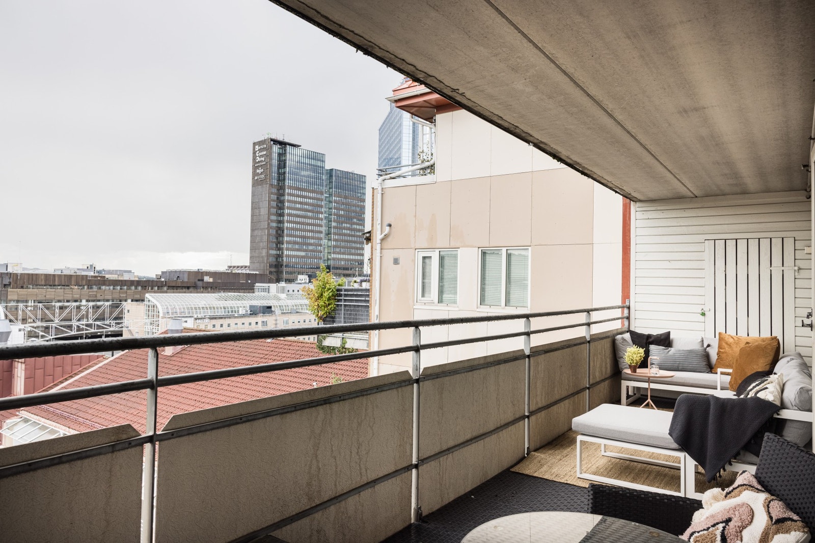 Rikelig med plass til utemøbler. Galleribilde