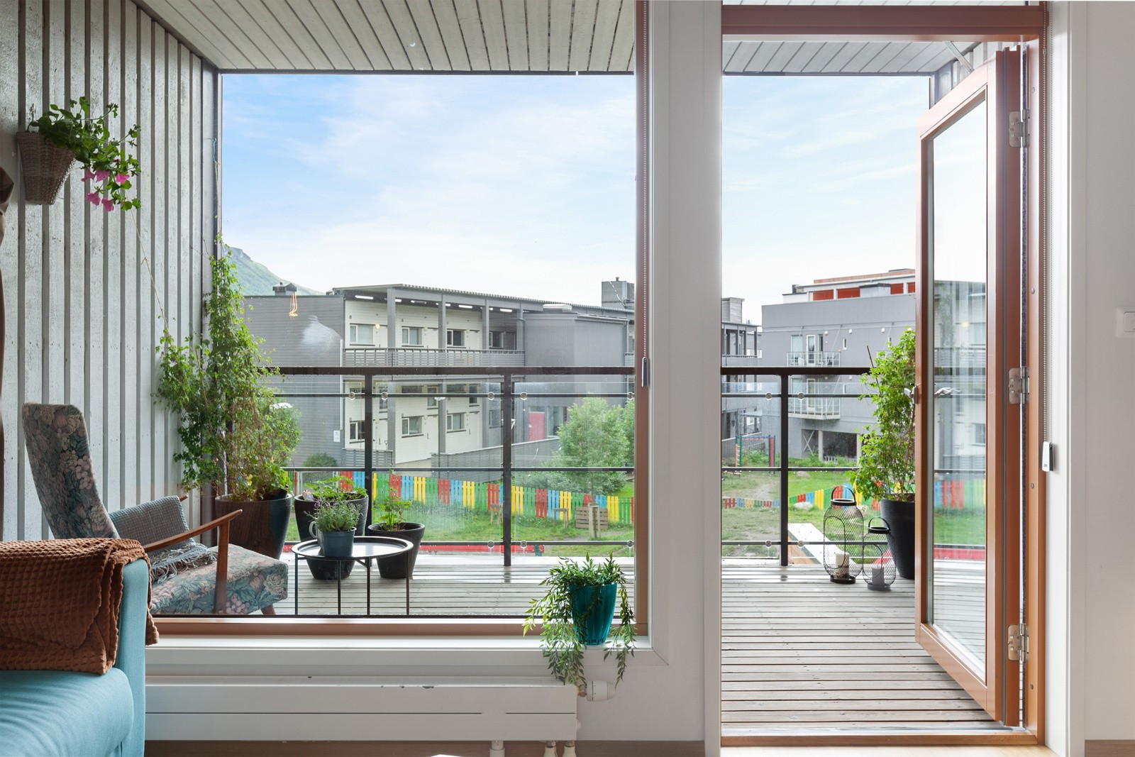 Overbygd sørvestvendt veranda med gode utsikts- og solforhold