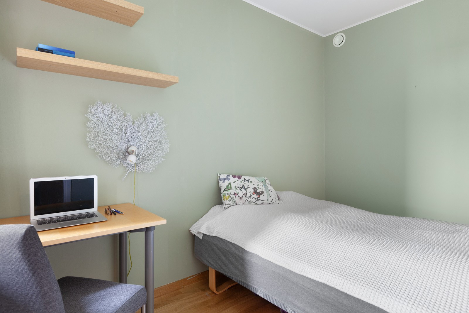 Mulighet for å lage et lite kontor på soverommet