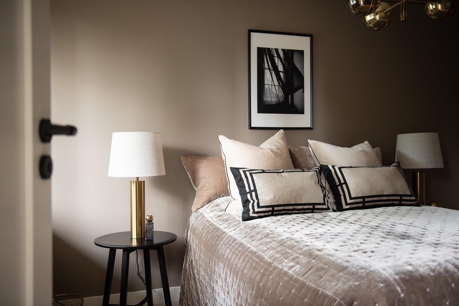 Fra stuen er det adkomst til hovedsoverommet Galleribilde