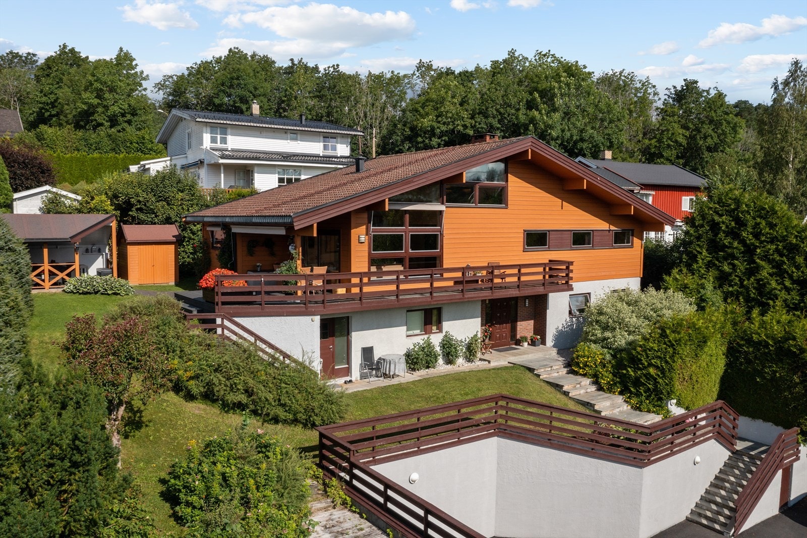 Eiendommen ligger attraktivt, solrikt og barnevennlig til i en blindvei på Haslum Galleribilde