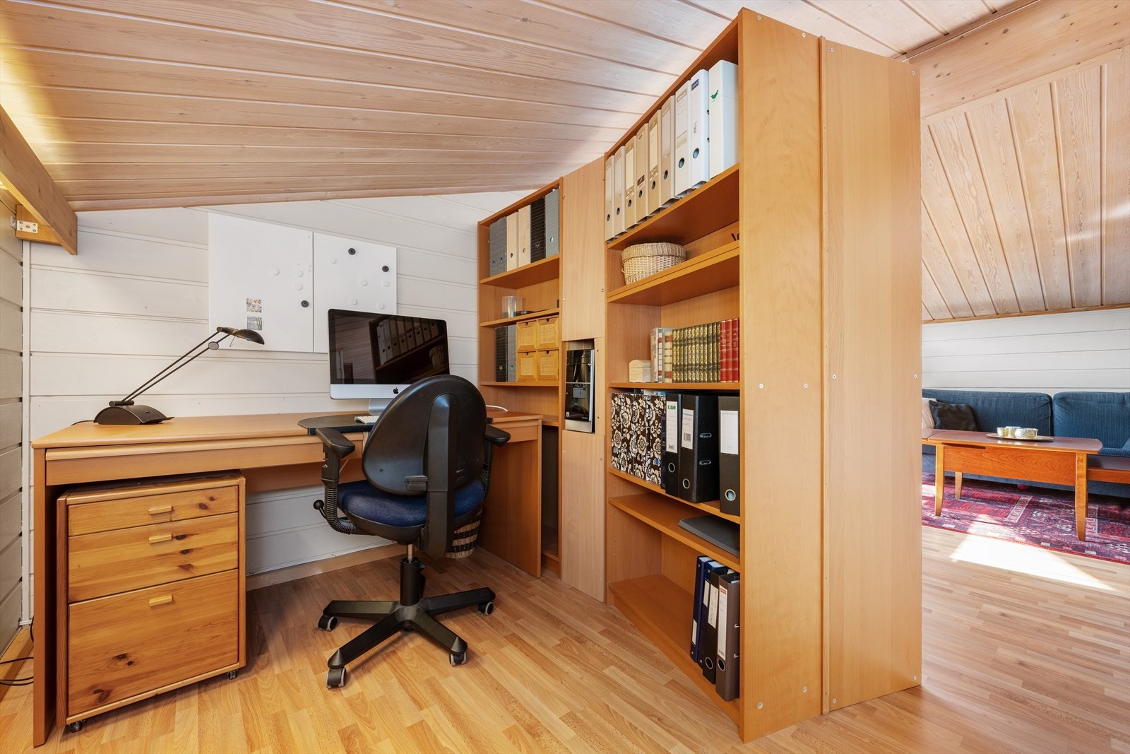 Det er også laget et litt hjemmekontor på loftstuen Galleribilde