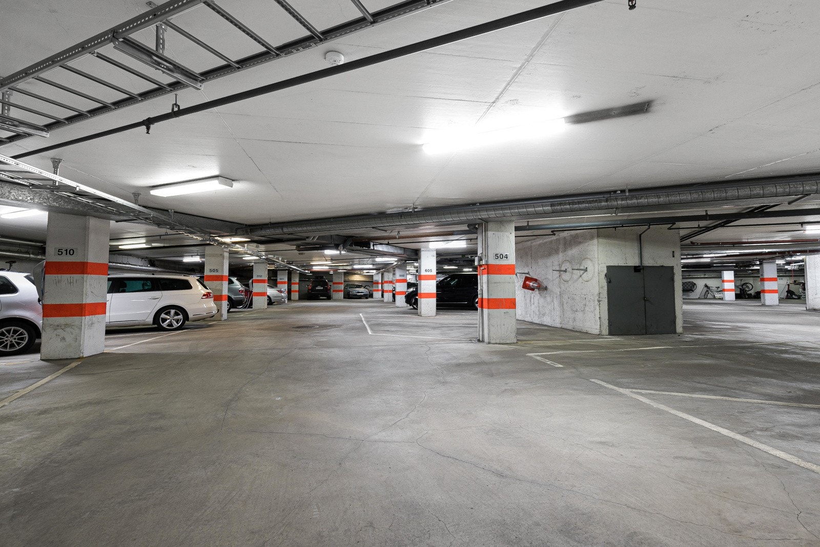 Det medfølger en garasjeplass i felles parkeringskjeller. Galleribilde
