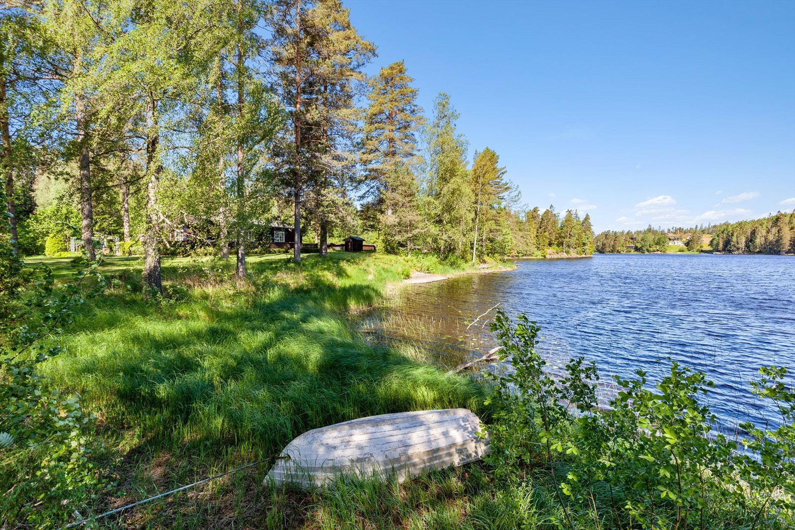 Langen er over en mil lang med flotte bade og fiskemuligheter Galleribilde