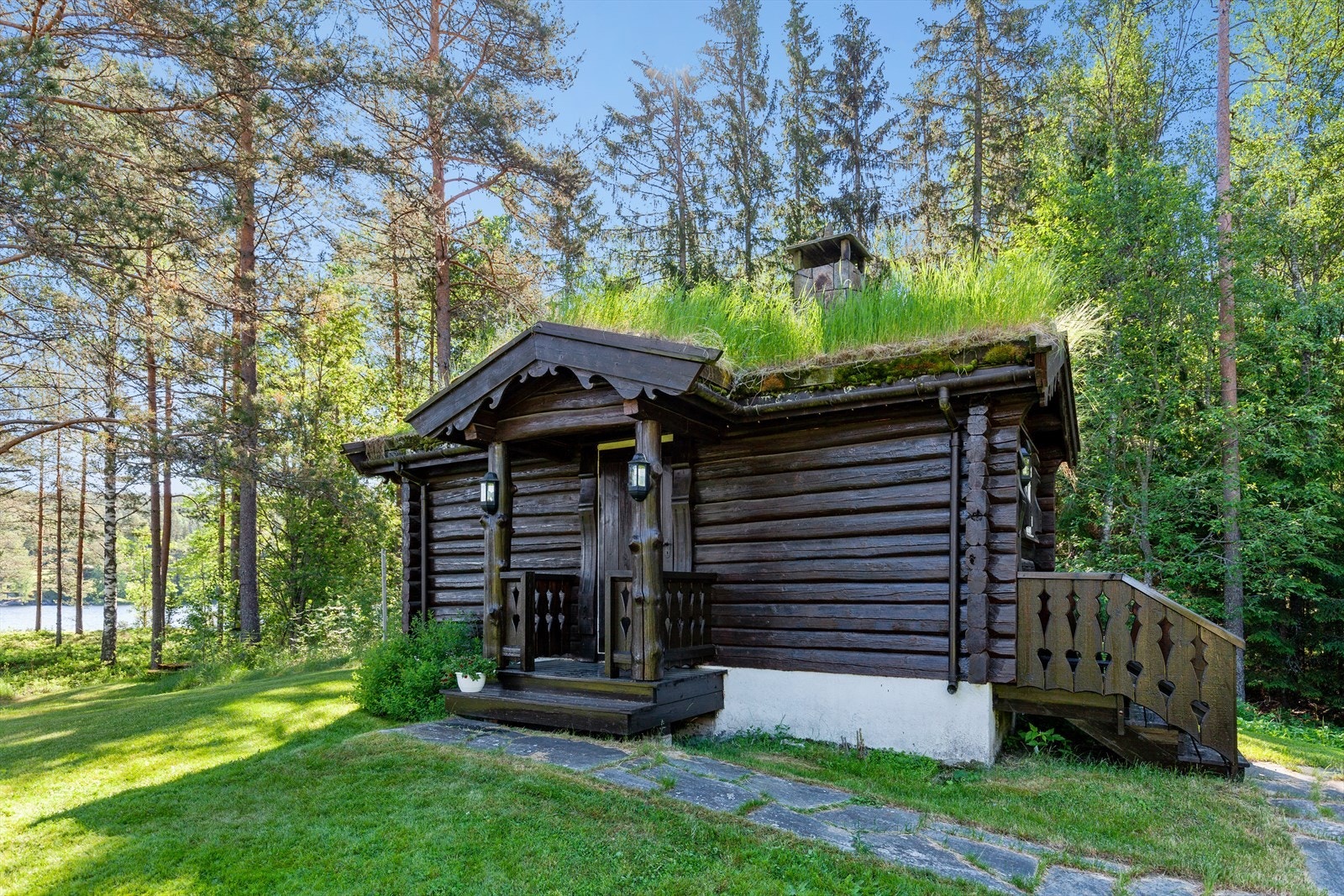 Gjestehytte med sengeplasser og kjeller Galleribilde