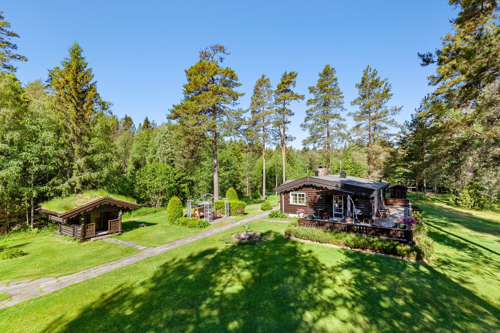 Enebolig og stabbur m/sengeplasser Galleribilde