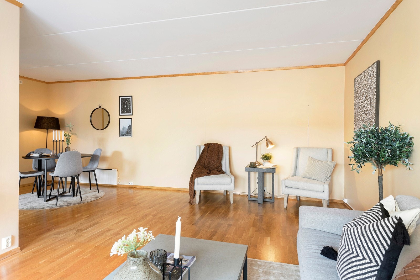 Hyggelige oppholdssoner i stuen. Galleribilde