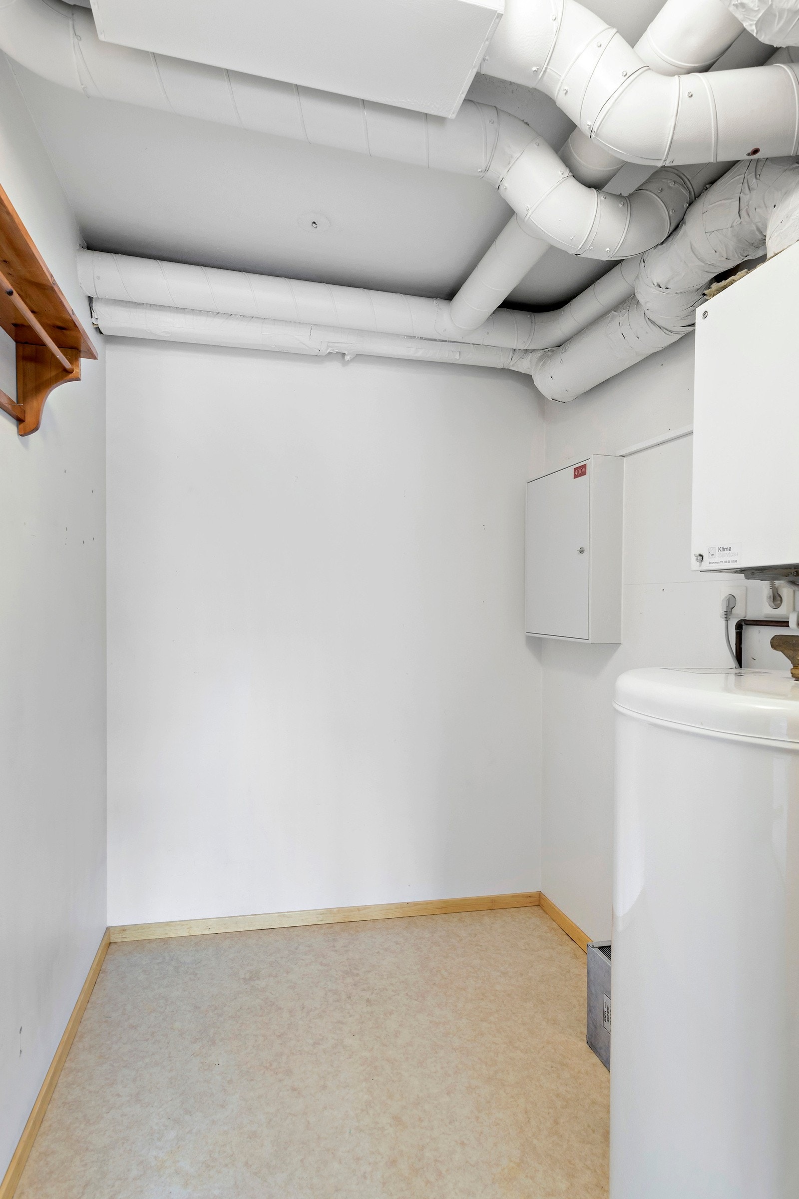 Praktisk bod inne i leiligheten. I tillegg er det en stor bod på ca. 6-7 kvm rett utenfor leiligheten. Galleribilde