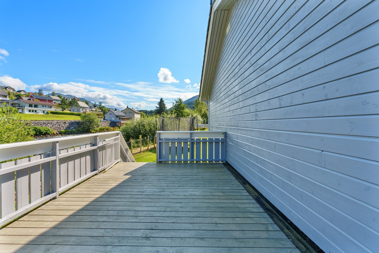 Tilkomst til hagen på nordsiden Galleribilde