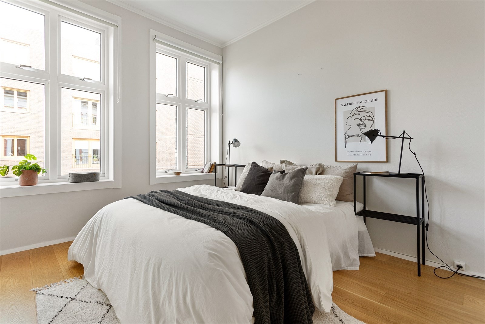 De store vindusflatene sikrer godt lysinnslipp og luftemuligheter Galleribilde