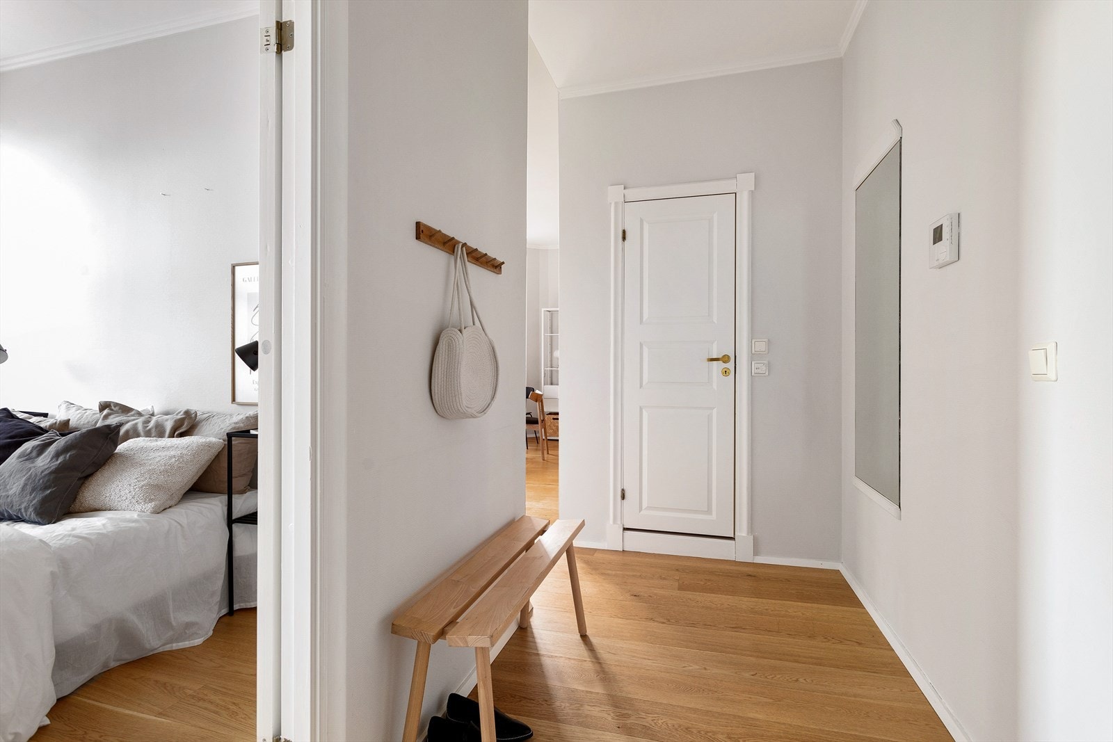 Gangen sikrer god flyt mellom alle rommene i leiligheten Galleribilde