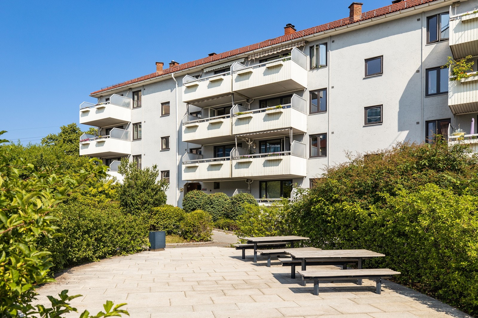 Bygget er på 3 etasjer, og leiligheten har en flott intern beliggenhet i 2. etasje Galleribilde