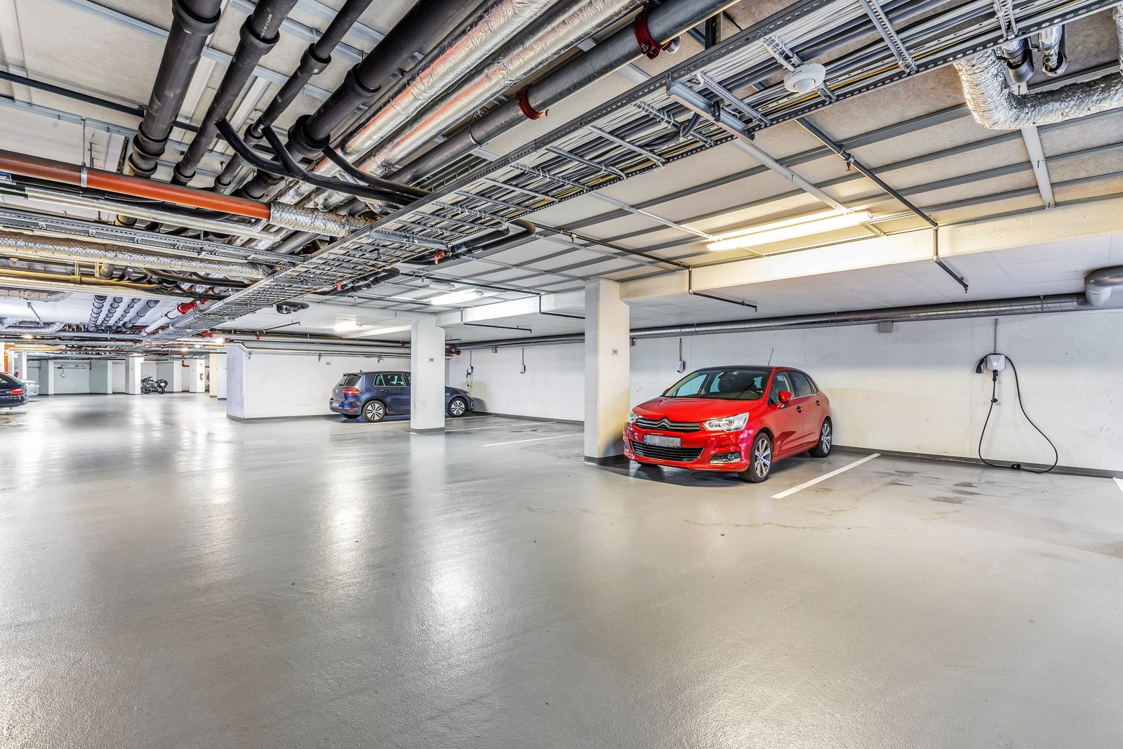 Med leilihgeten følger også en parkeringsplass merket plass "92". Galleribilde